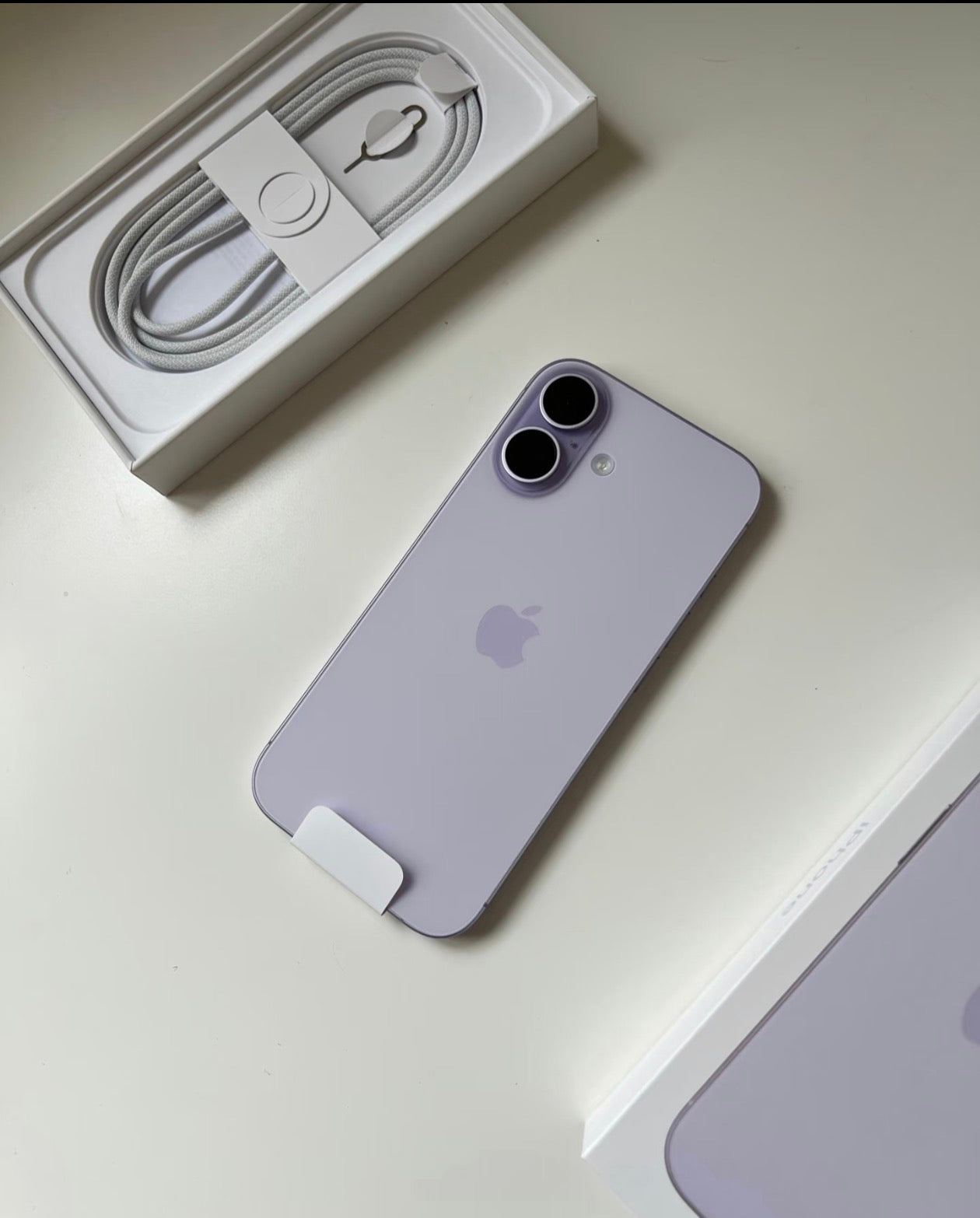 PRODUCT TITLE:
Apple iPhone 17 – Blue, Green, Purple